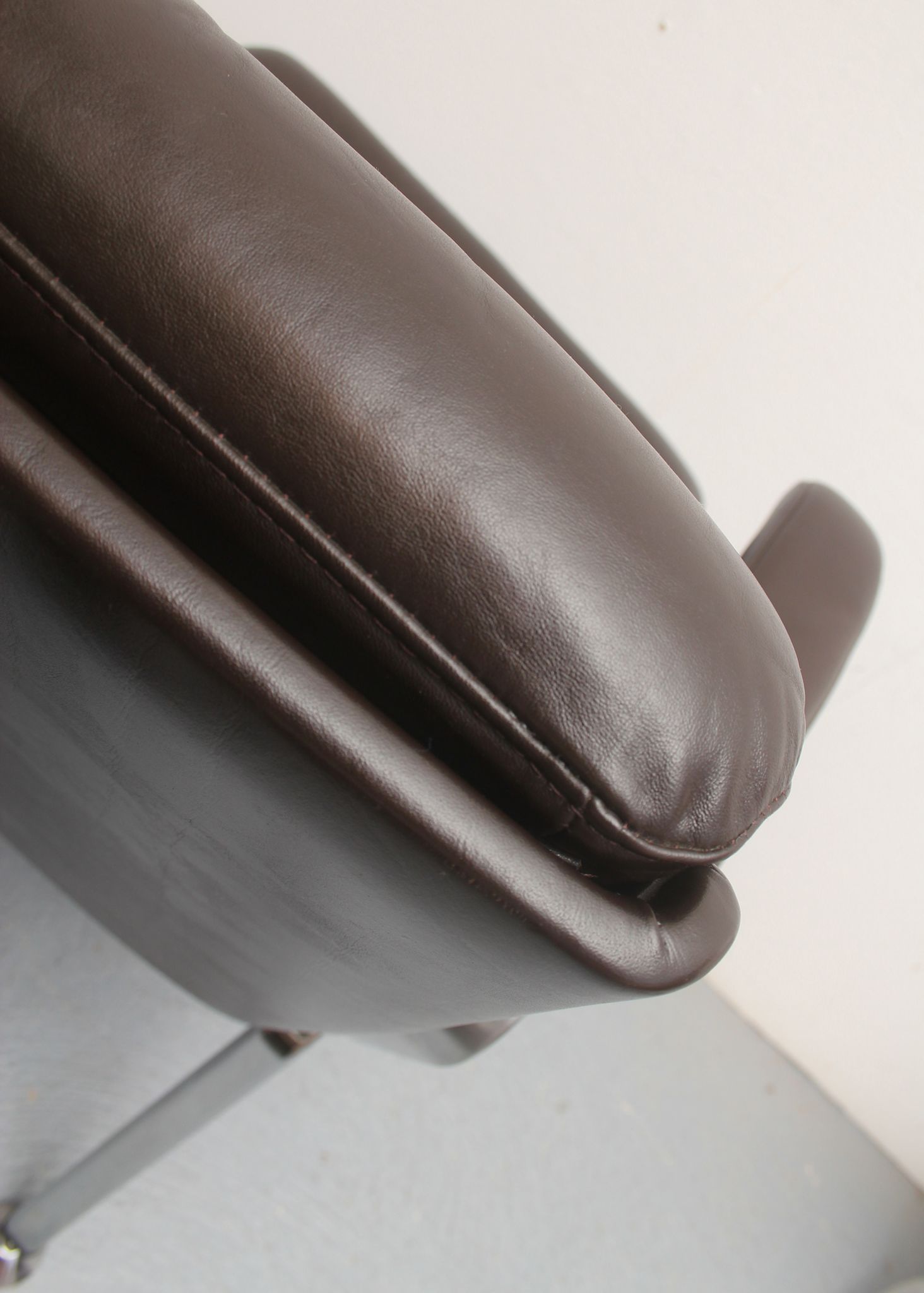 Fauteuil en cuir Drabert marron foncé des années 1970