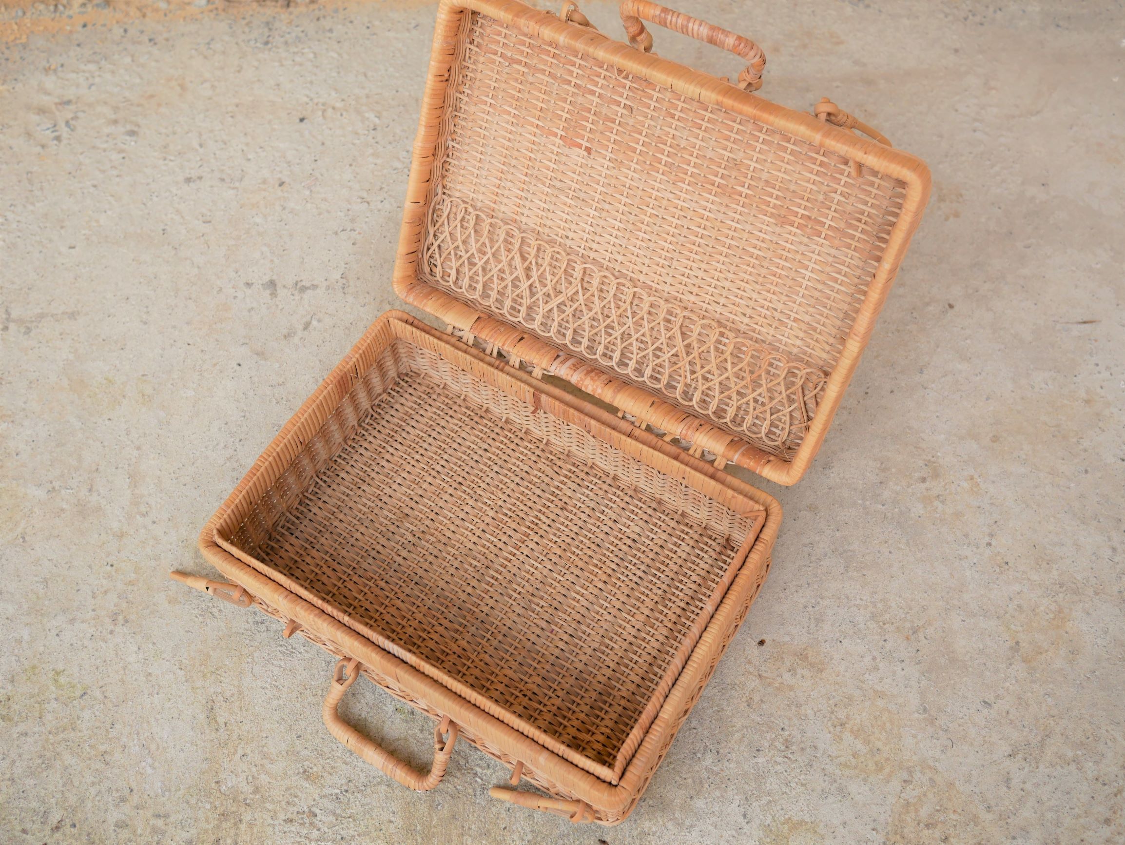 Vintage rattan case
