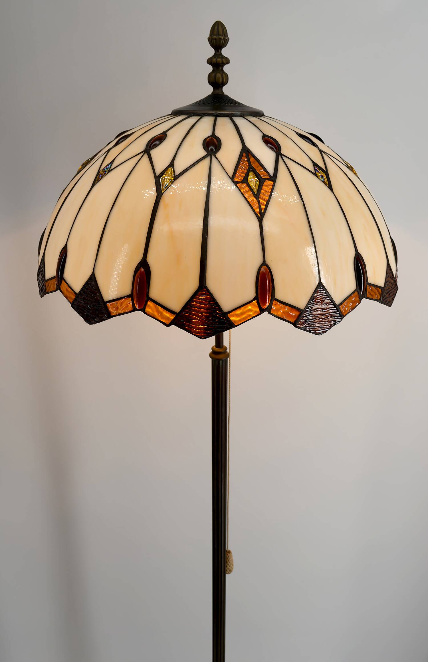 Bronze floor lamp with Tiffany-style stained glass shade – 20th century