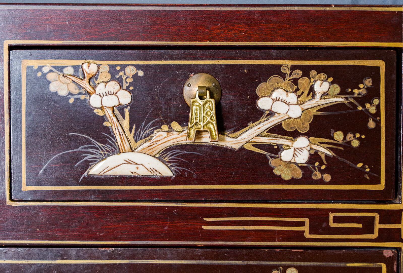 Chinese furniture XXth Red lacquer Decor of branches and birds