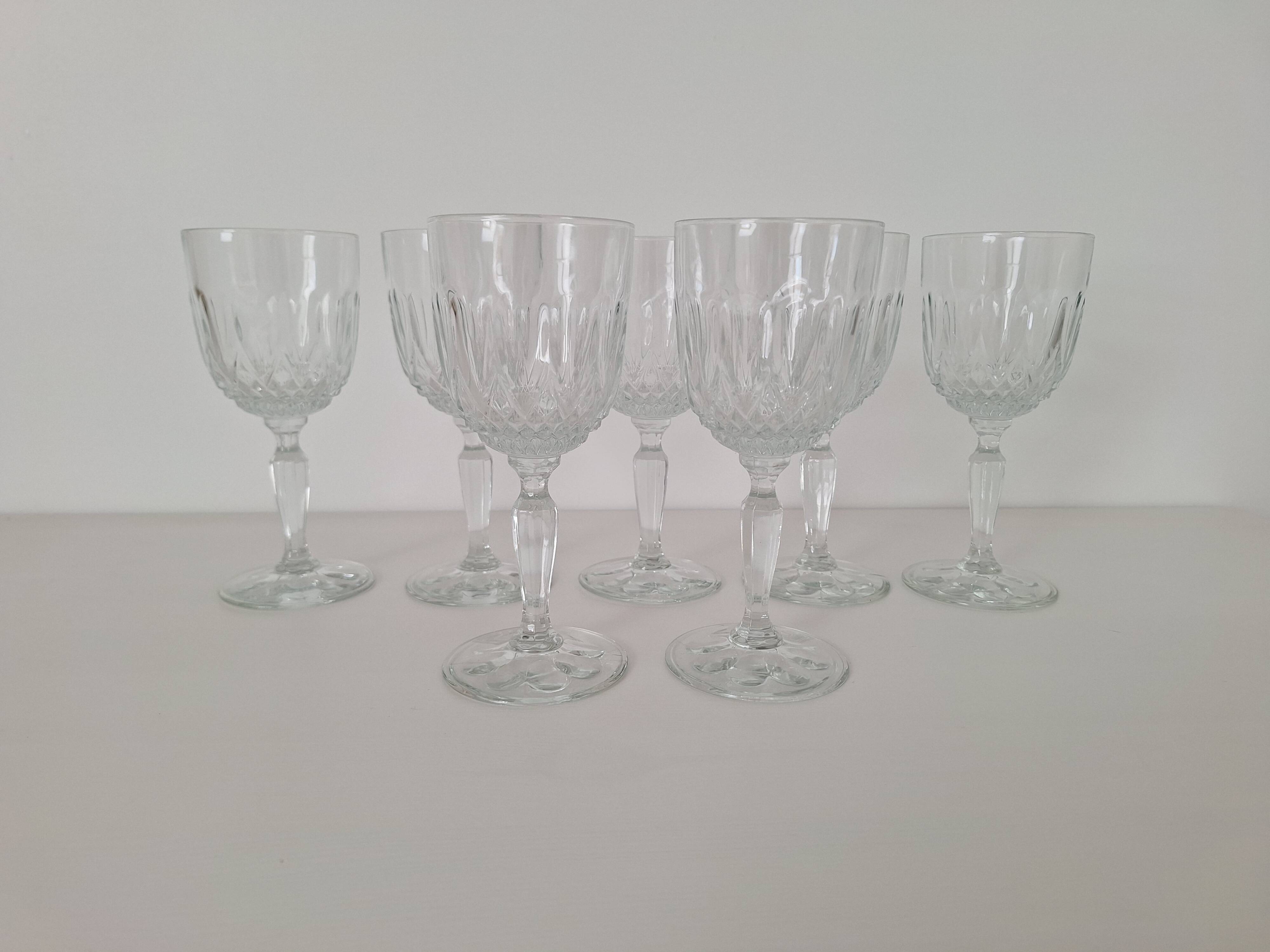 Verres à vin vintage en verre ciselé