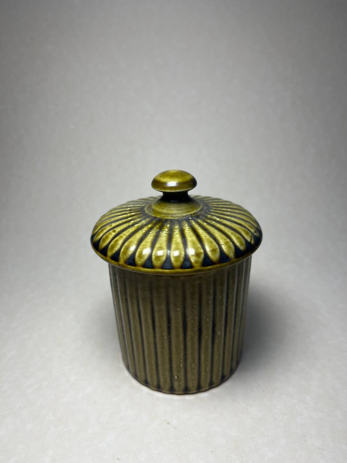 Ceramic tableware