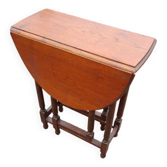 Oval gateleg table