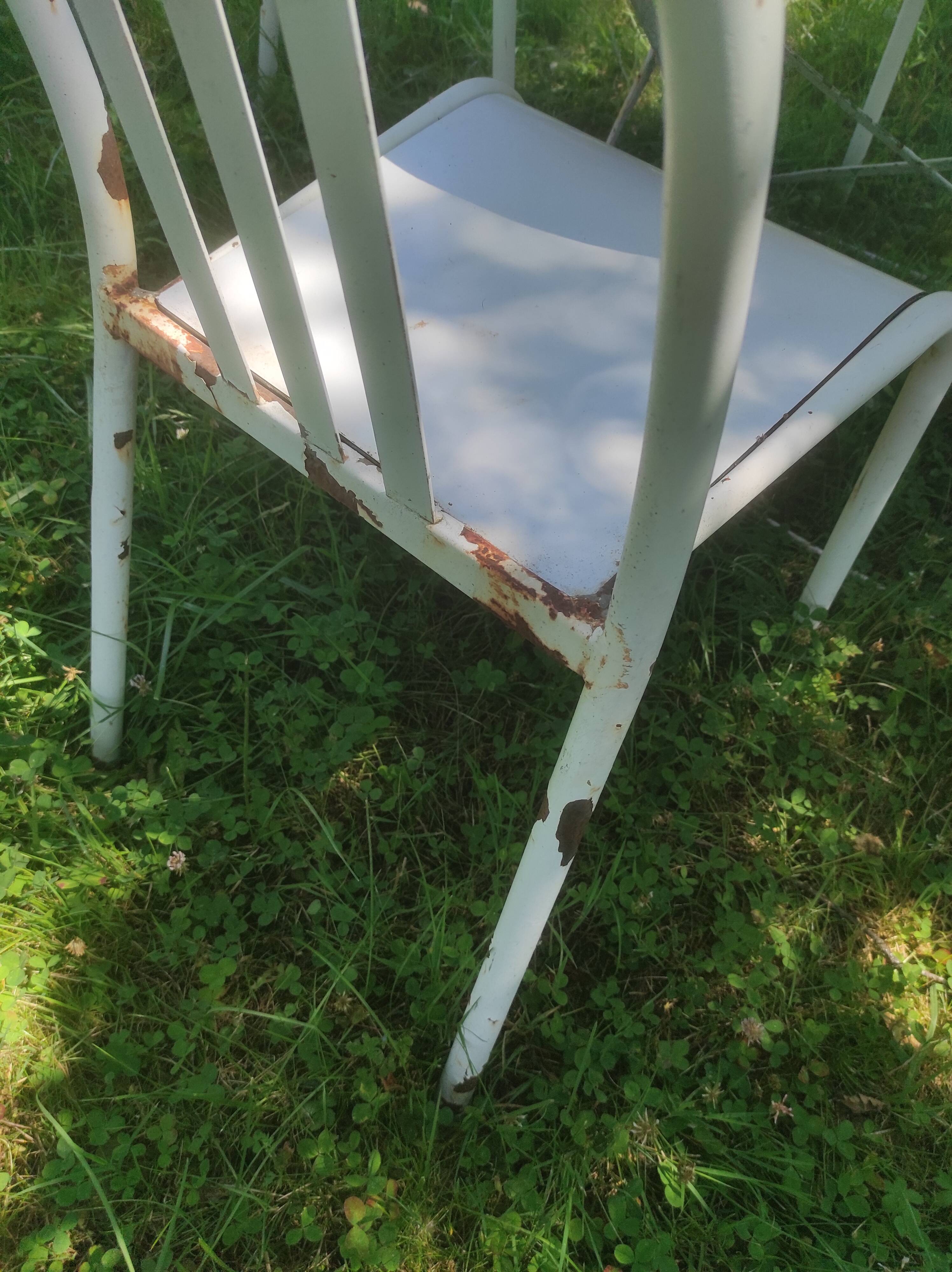 Garden furniture, folding table and 4 vintage iron chairs 50/60