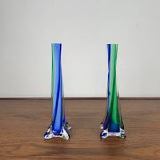Duo de soliflores en verre soufflé de style Murano, vert et bleu