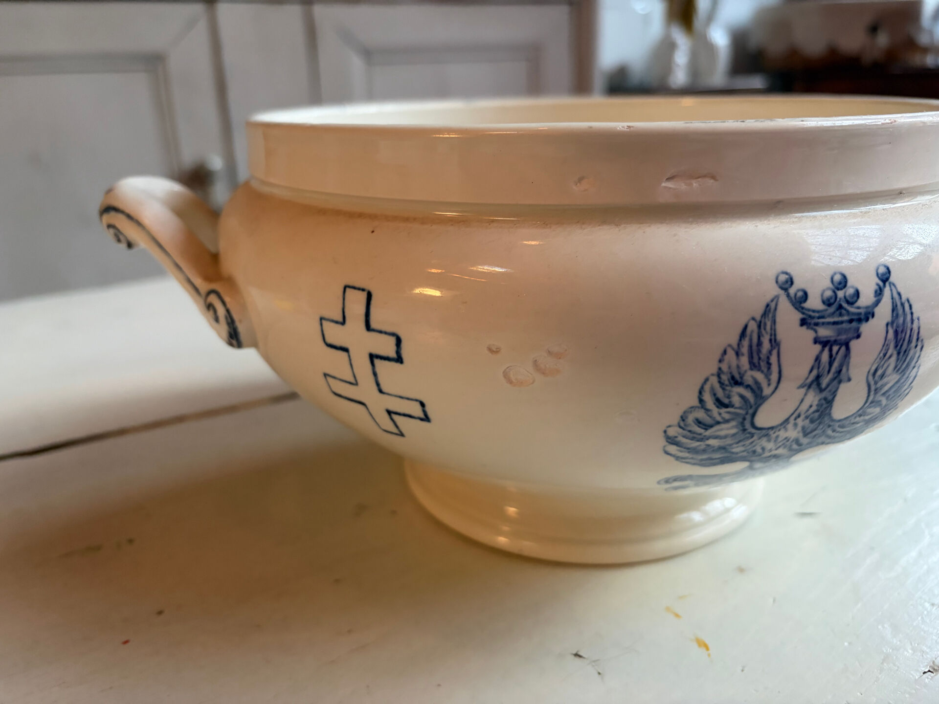 Ceramic basin