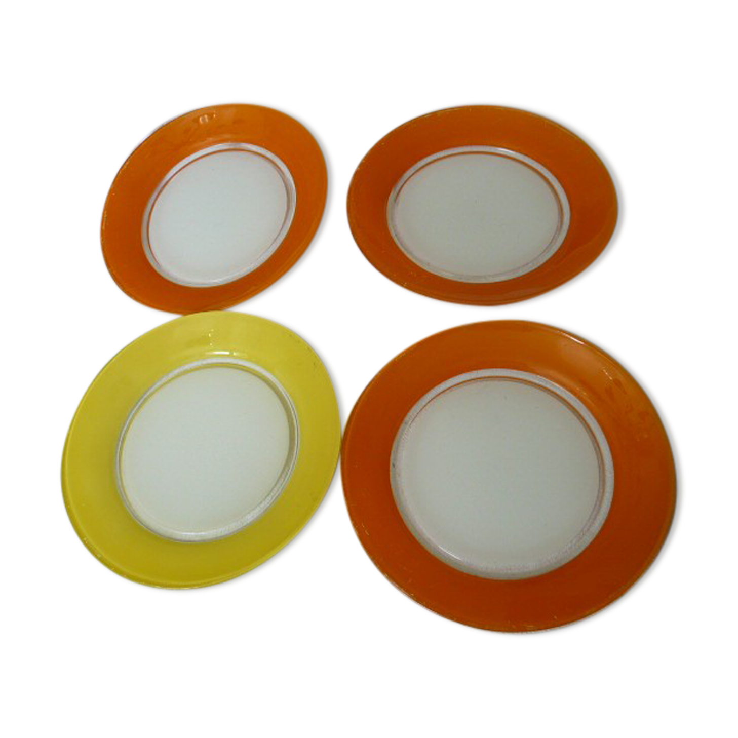 4 flat plates in colored Duralex