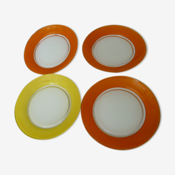 4 flat plates in colored Duralex