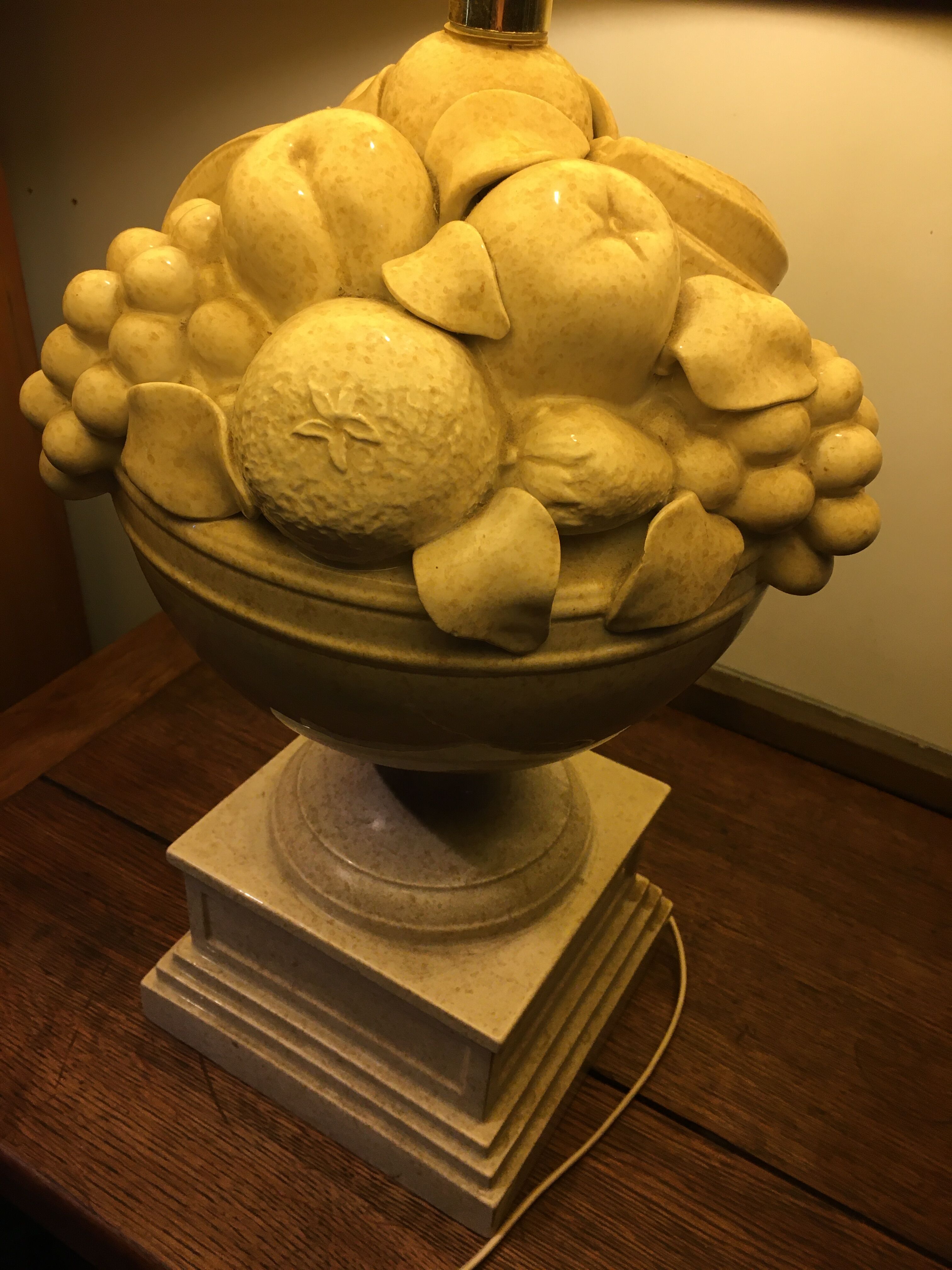 Ceramic fruit cutting lamp