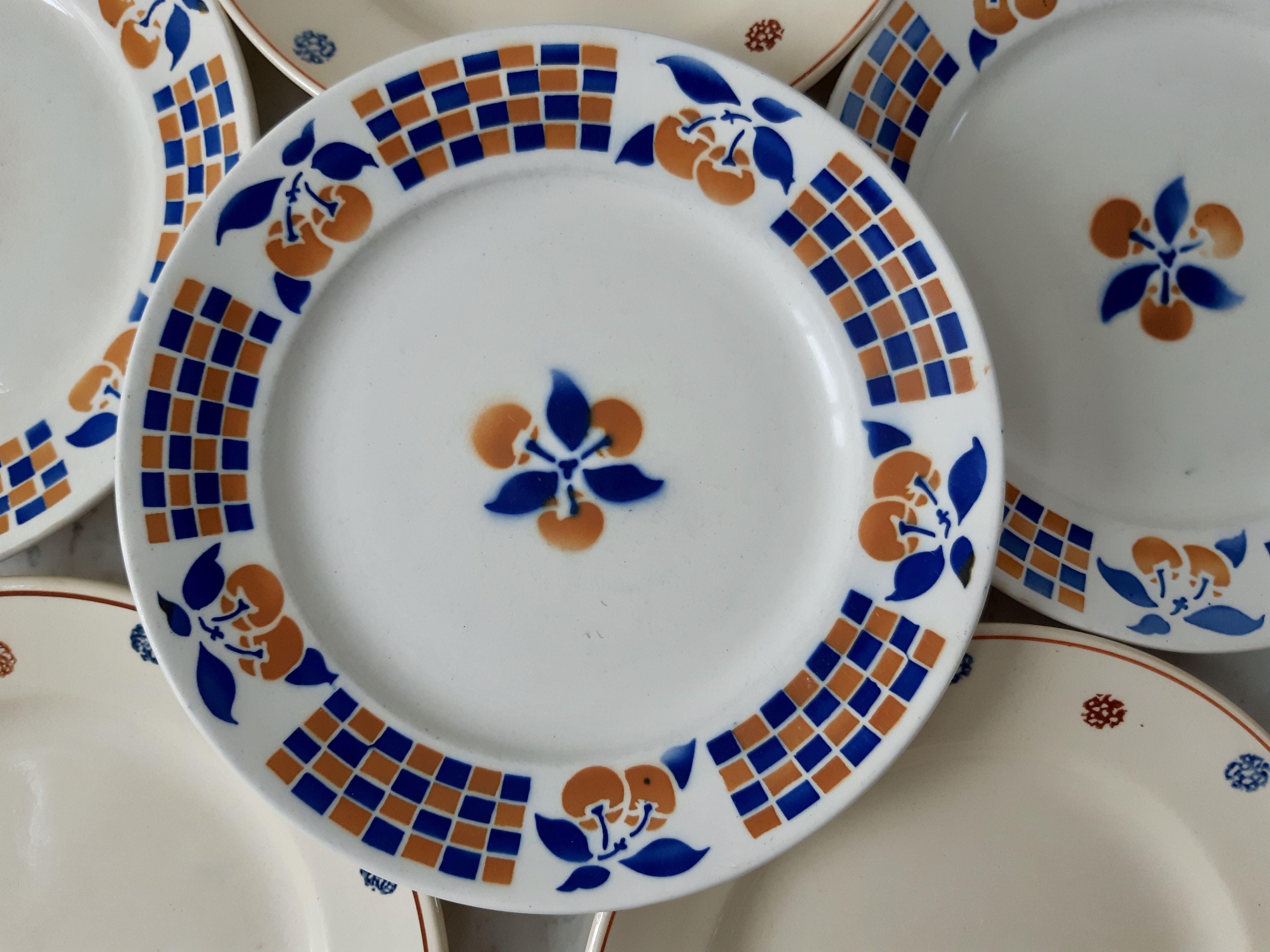 Set of 6 flat orange plates mismatched Digoin Sarreguemines and Badonvillier