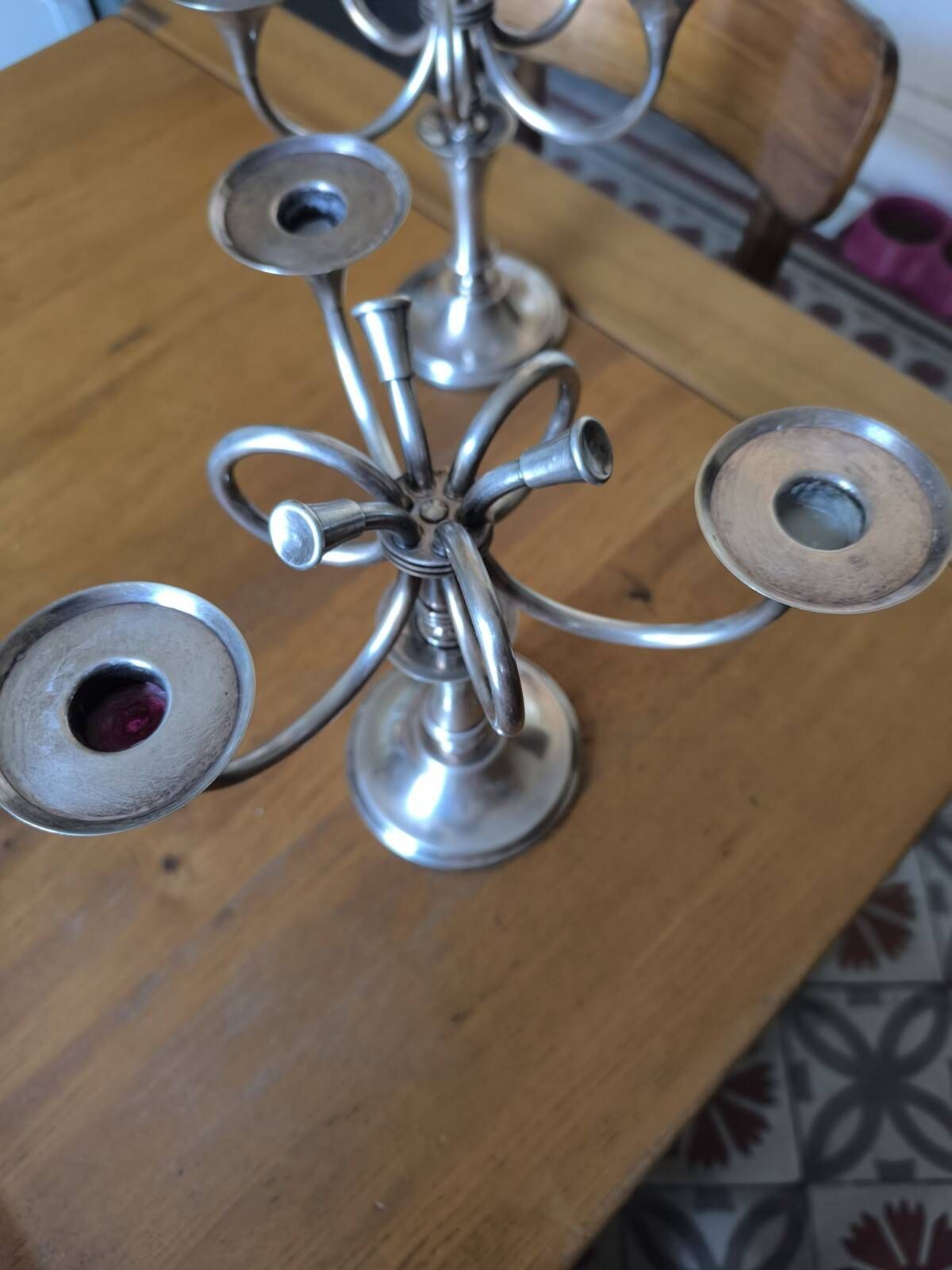 Ercuis pair of candlesticks model Cheverny in silver-plated metal with hunting horn decoration.