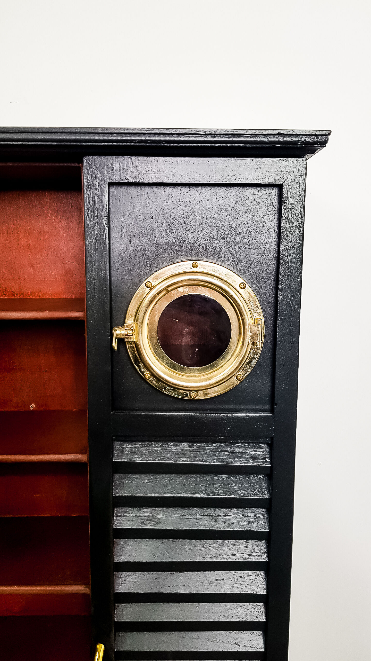 Furniture cabinet with window