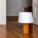 Pied de lampe en bois formant croisillon, années 1970-80