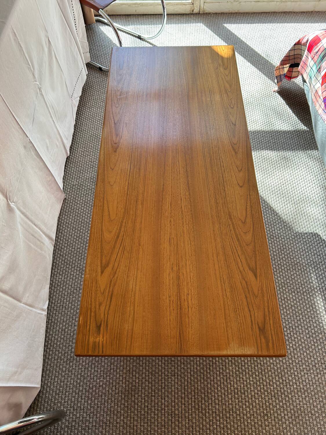 Scandinavian lift-up coffee table