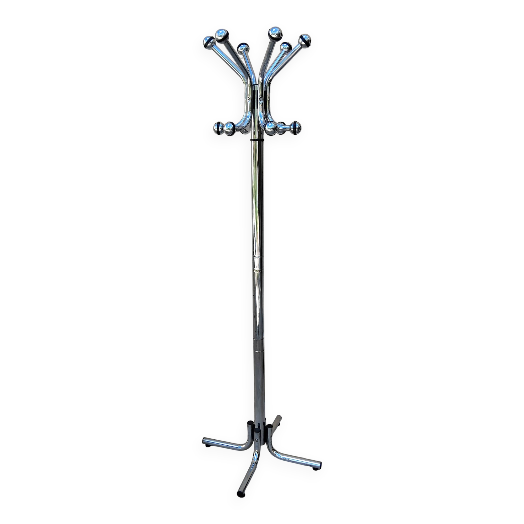 Vintage chrome coat rack parrot design from the 70s and 80s.
