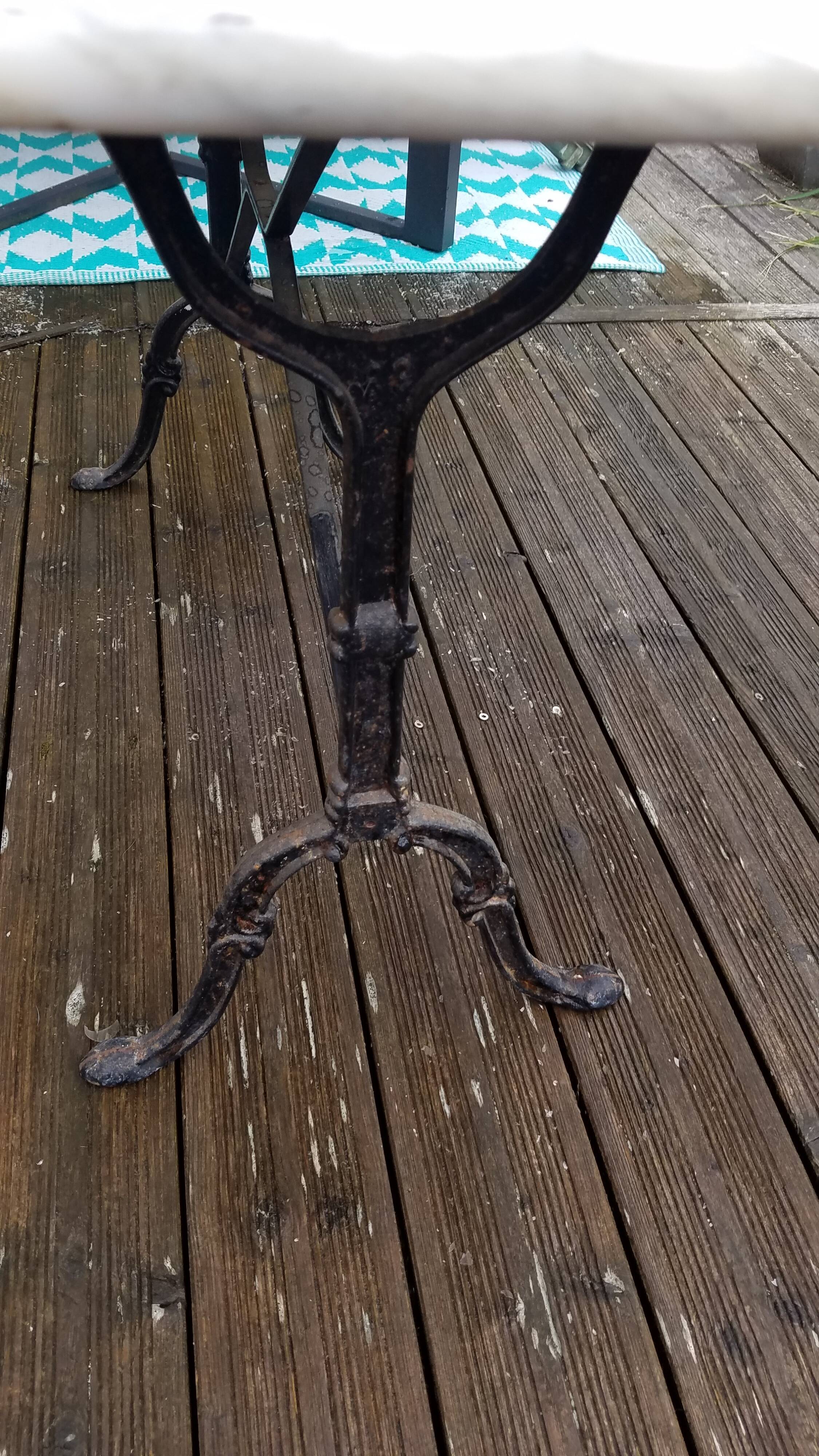 Table ovale en marbre