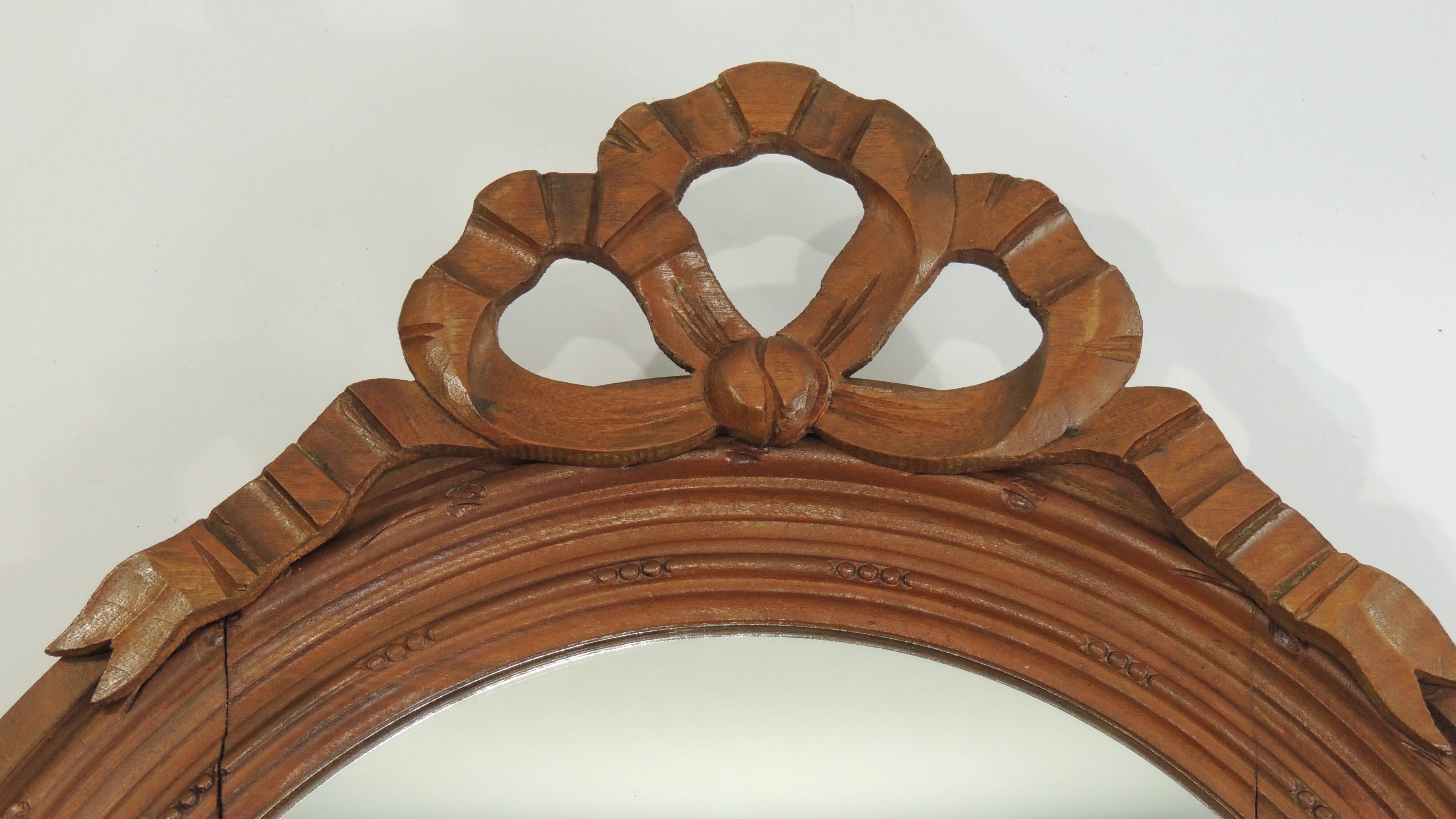 Antique oval mirror in carved wood – Louis XVI style, ribbon bow decoration, mid