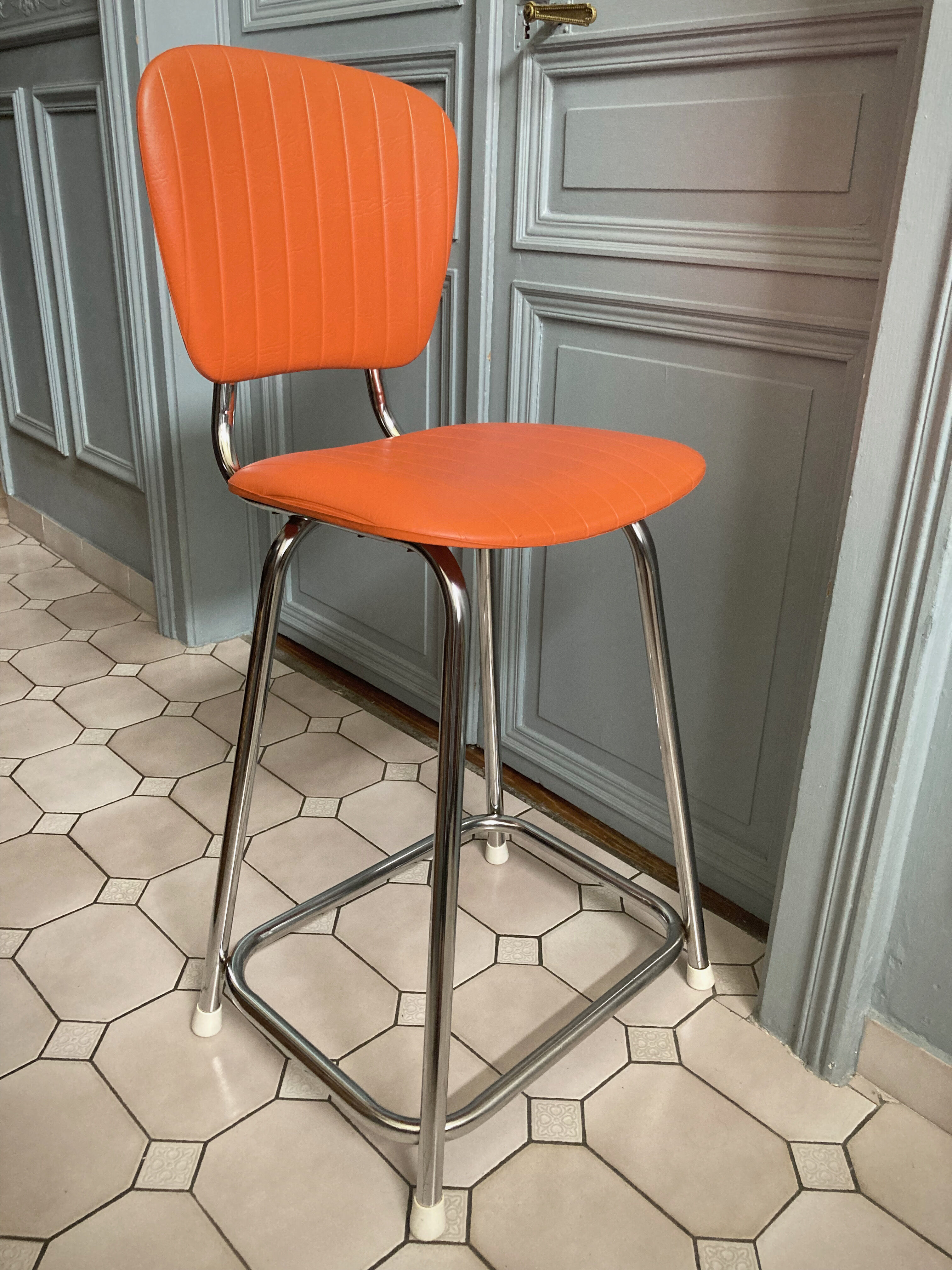 Duo of chair and stool 1970 orange and chromes