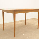 Table à manger pliante en noyer entièrement rénovée, années 1970, Tchécoslovaquie