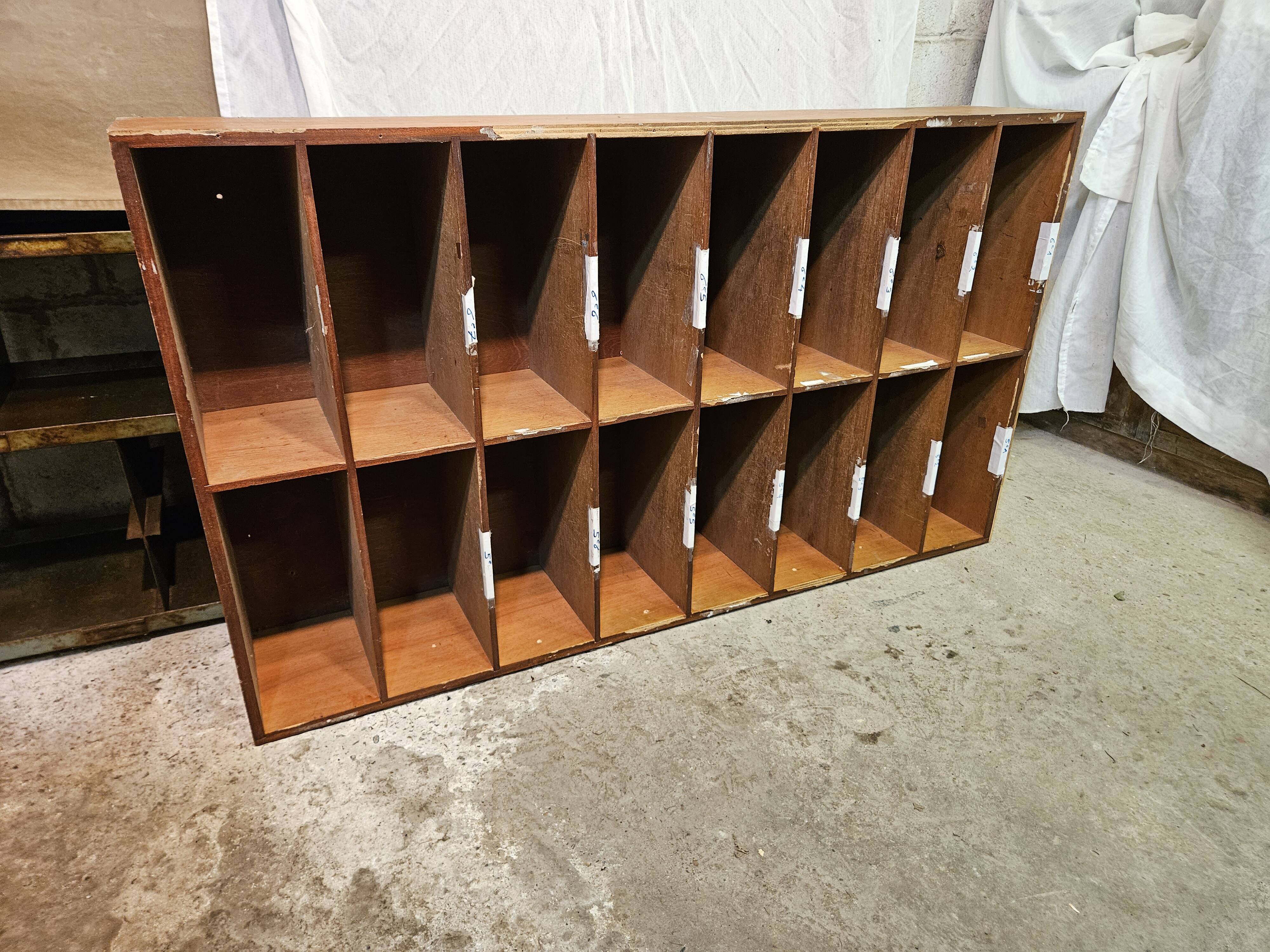 Meuble casier en bois 1960