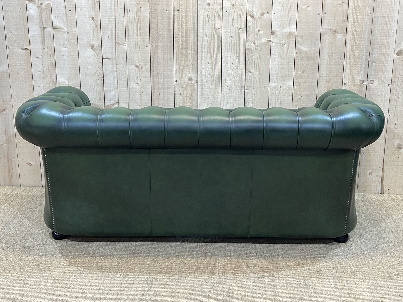 Chesterfield sofa in green leather 3 places from the 80s