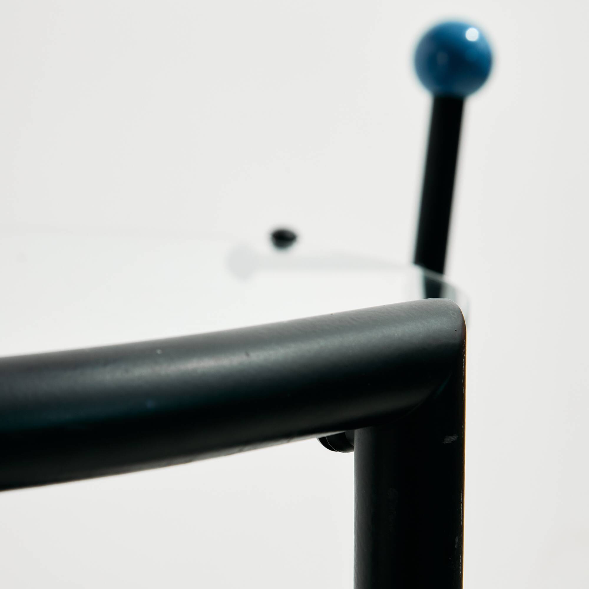 MK10872 Postmodern armchair and table, Set of 2