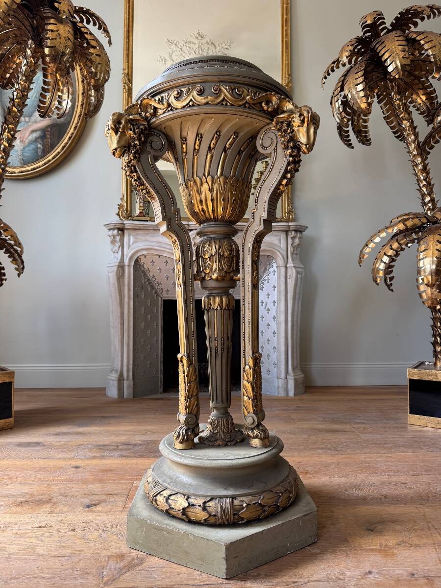 "Column 'to the goats' in Louis XVI style from the Napoleonic III period."