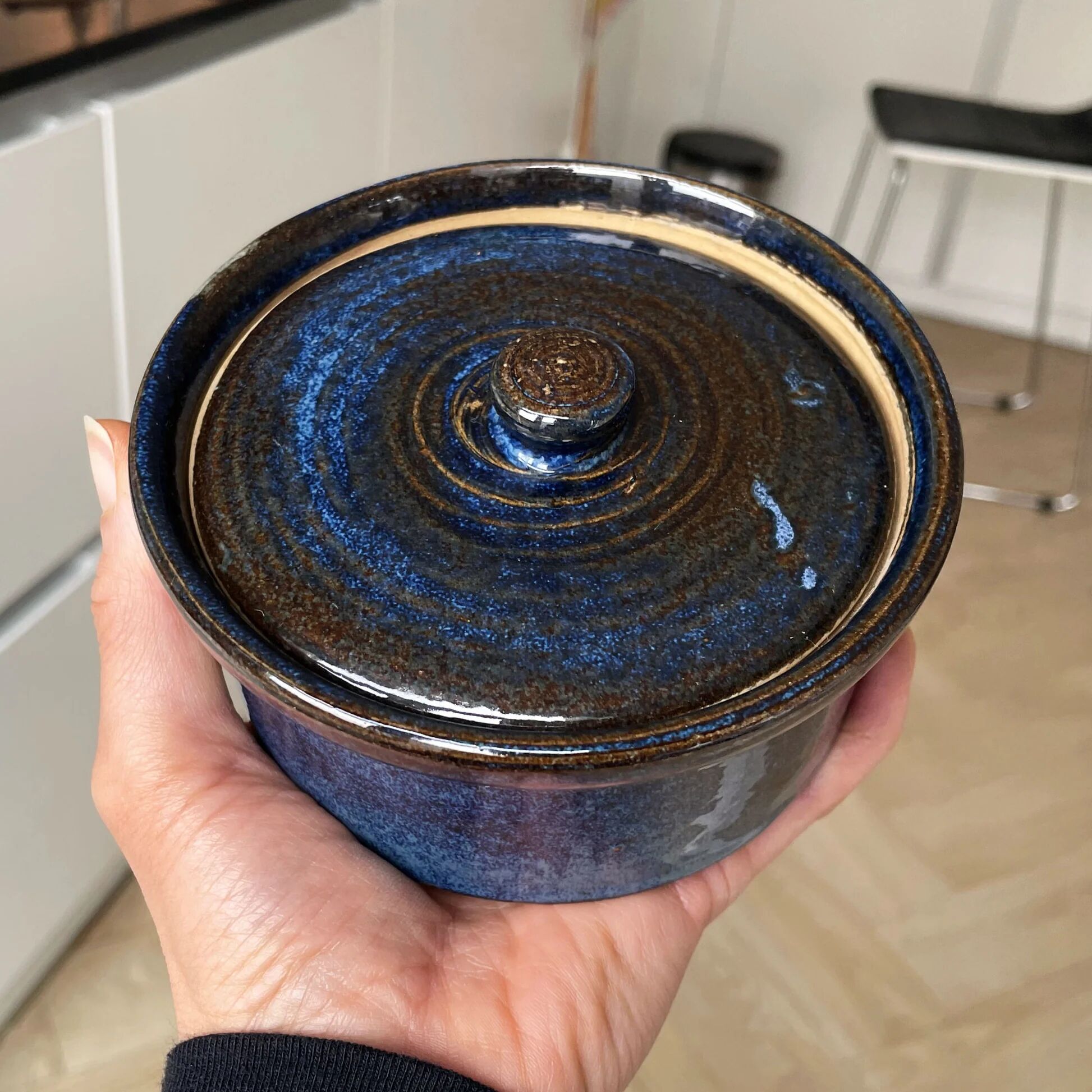 Pearson Chesterfield England blue vintage earthenware pot half pint