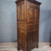 Standing man in Louis XIII style, made of solid oak, from the 20th century.