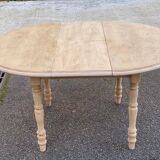 Renovated Louis Philippe round extendable dining table 115cm for 6 people.