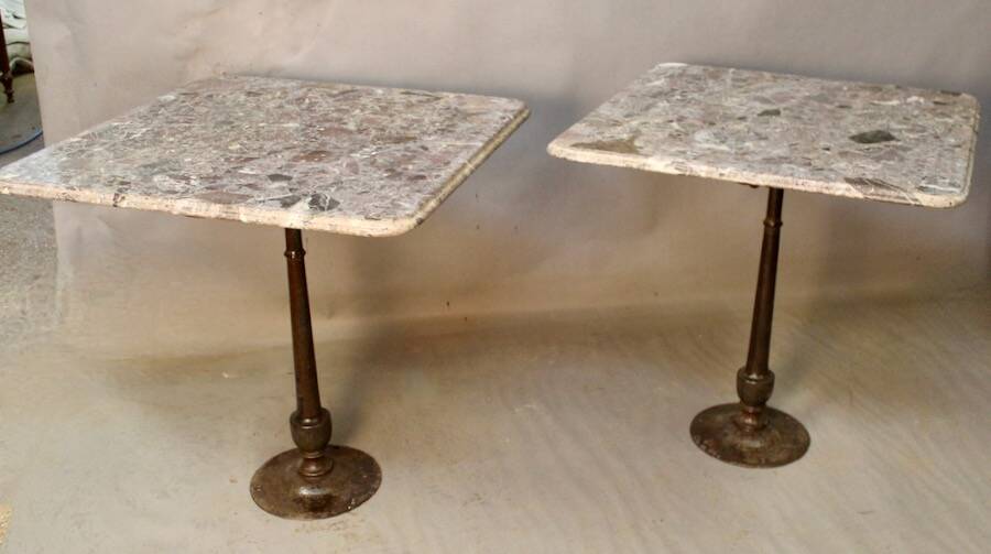 Paire De Tables De Bistrot Piètement Fonte Dessus Marbre