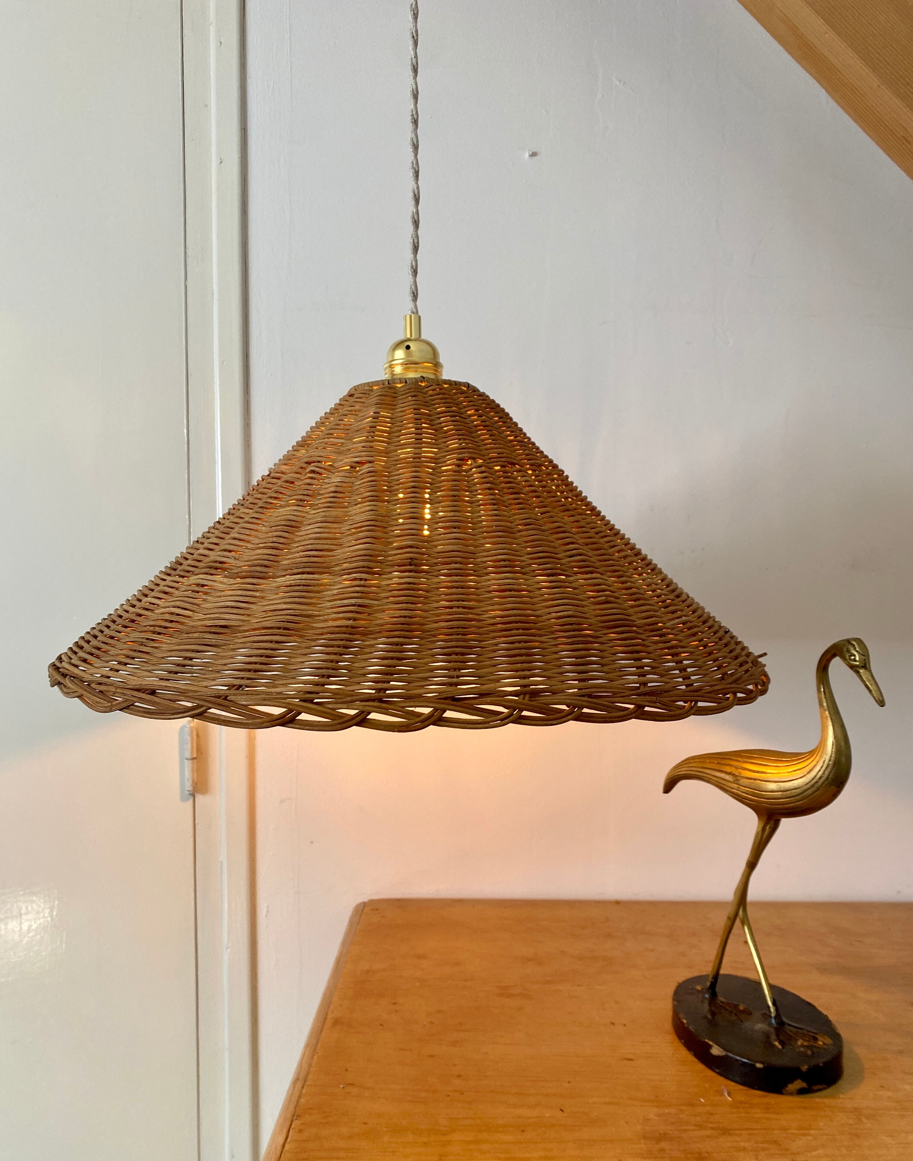 Vintage wicker lampshade suspension