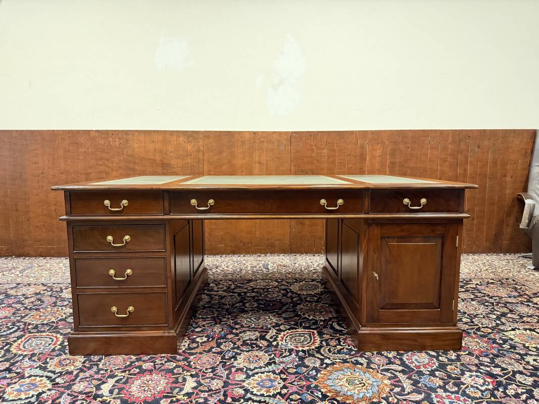 Large Classic English Desk Partnerdesk