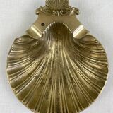 Shell pocket emptier