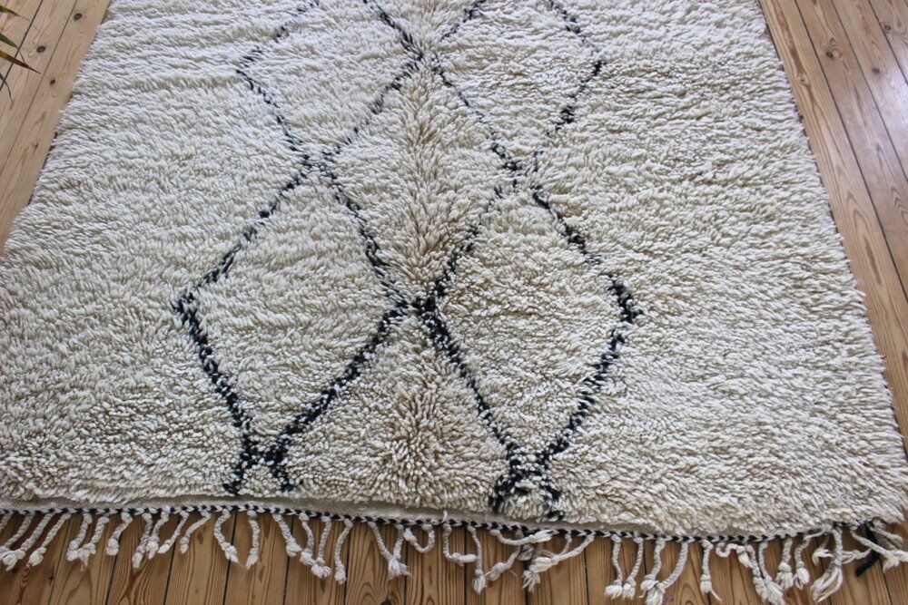 Beni ouarain tribe Marmoucha Berber carpet woven to the Morocco  238x165cm