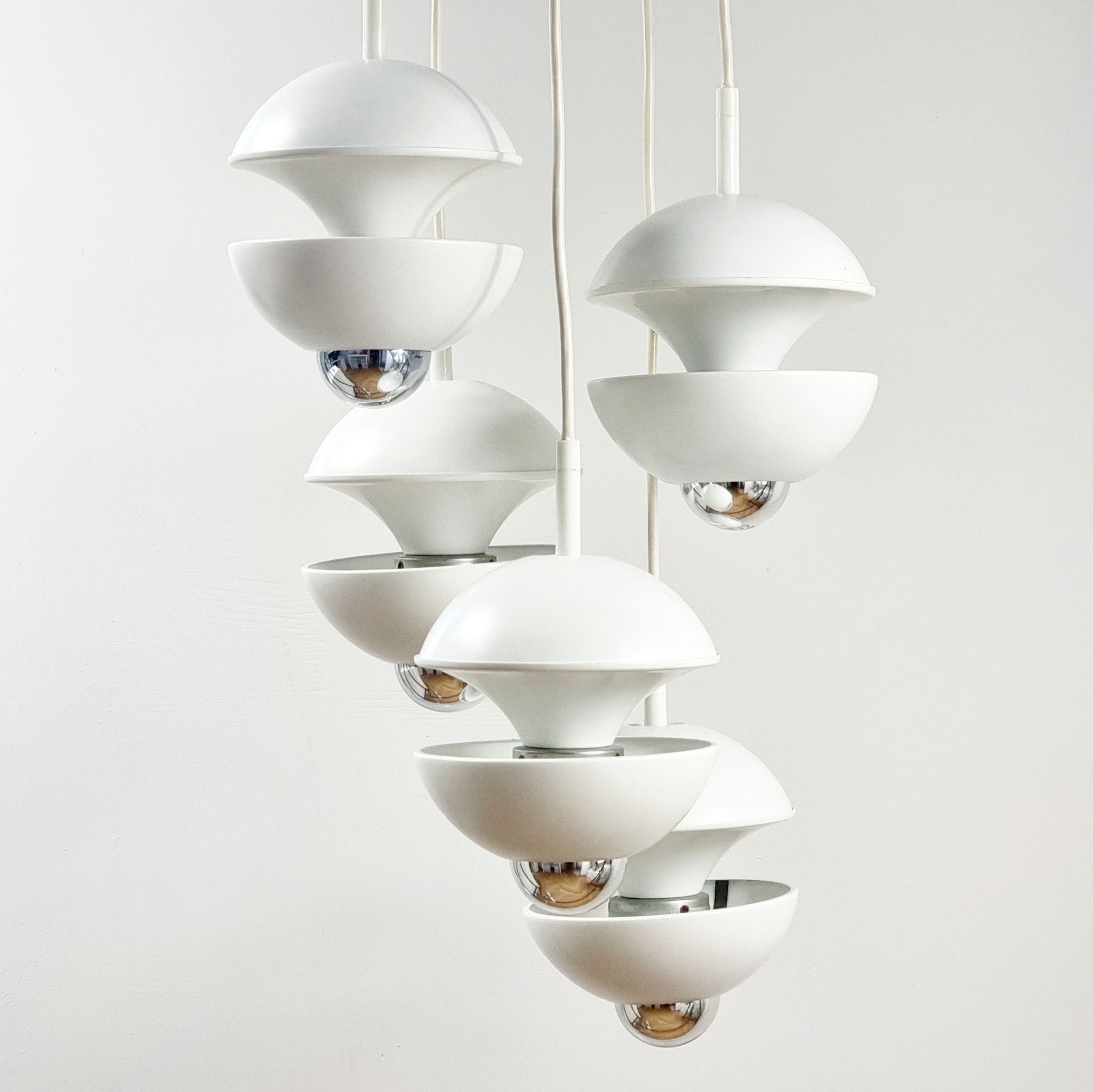 Lustre en cascade de l'ère spatiale par Klaus Hempel pour Kaiser Leuchten, Allemagne, 1972