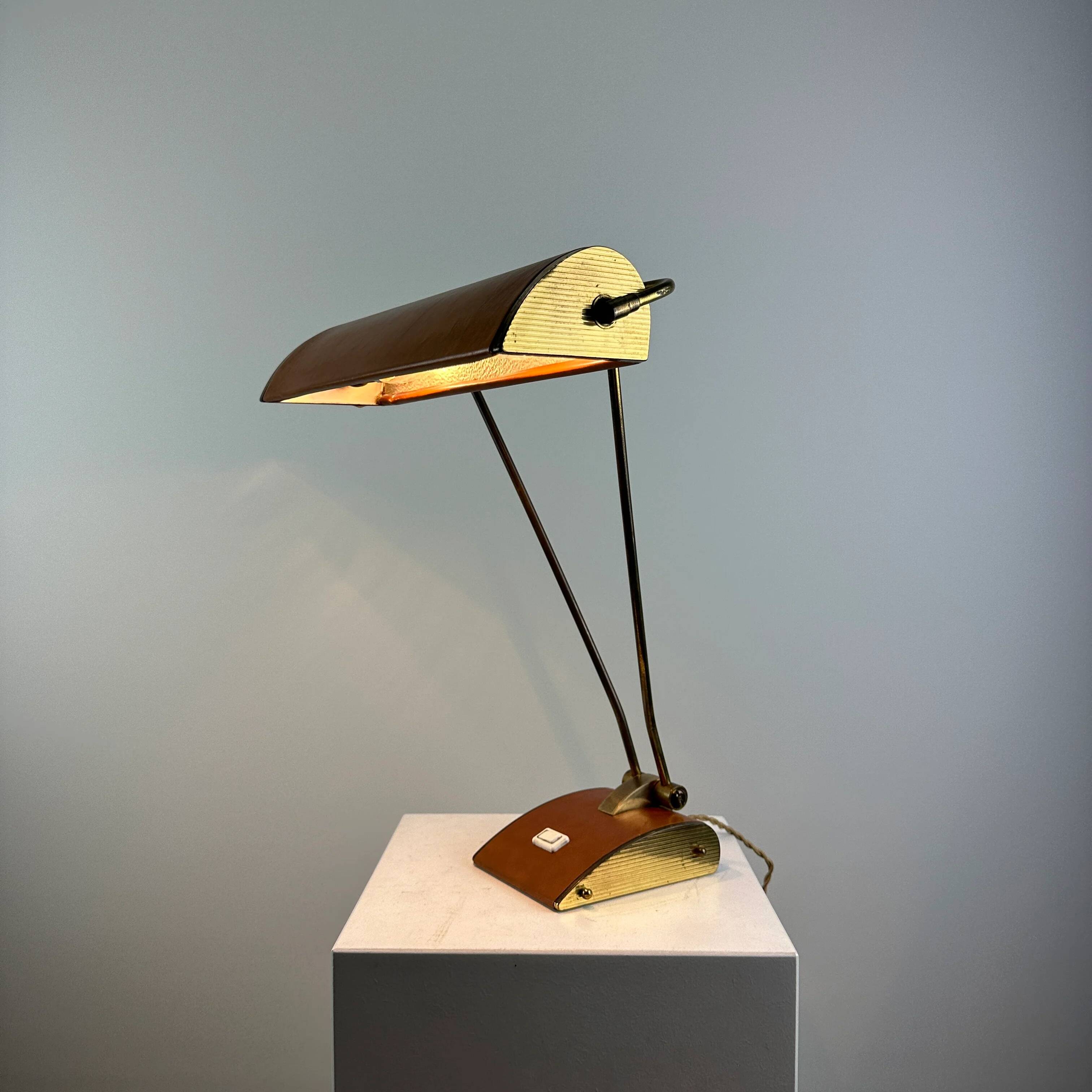 JUMO desk lamp in brass and leather by Eileen Grey, 1930