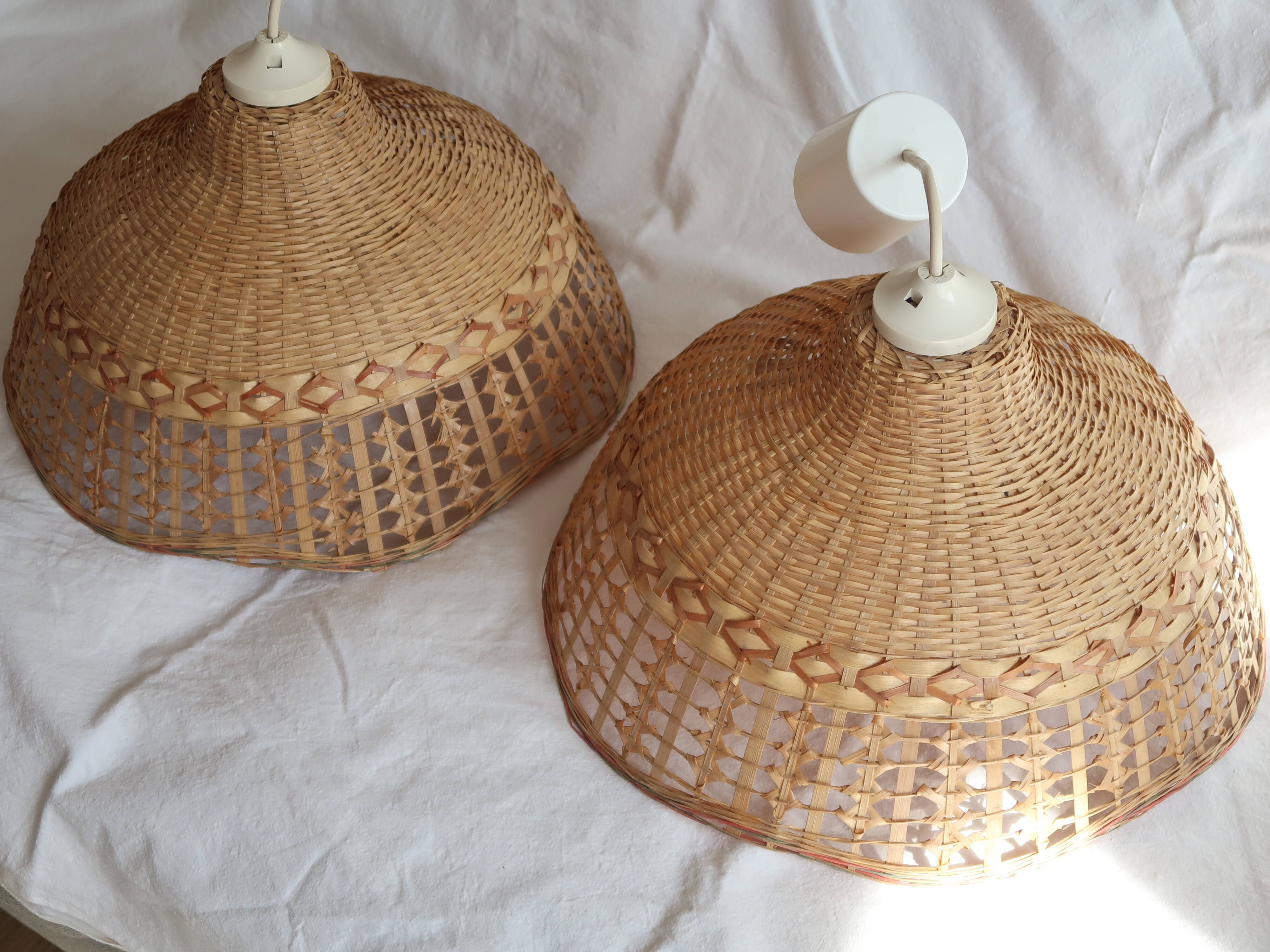Pair of suspensions in woven wicker
