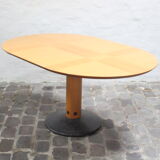Postmodern round extendable dining table by Arnold Merckx for Arco, The Netherlands 1980s.