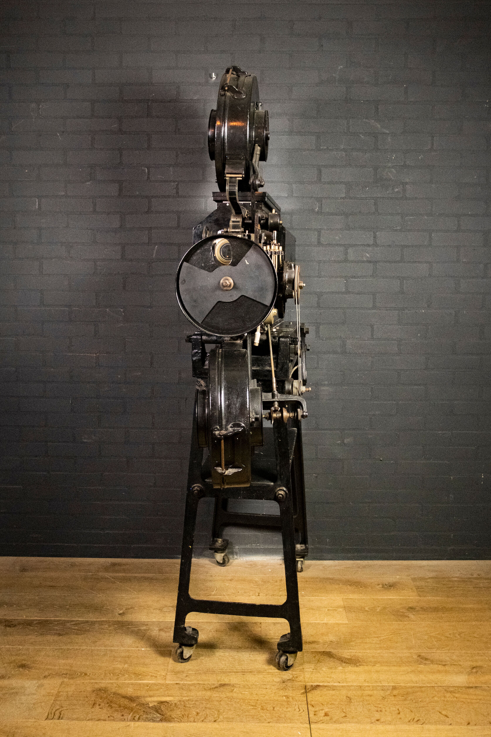 Antique cinema/theatre Film projector
