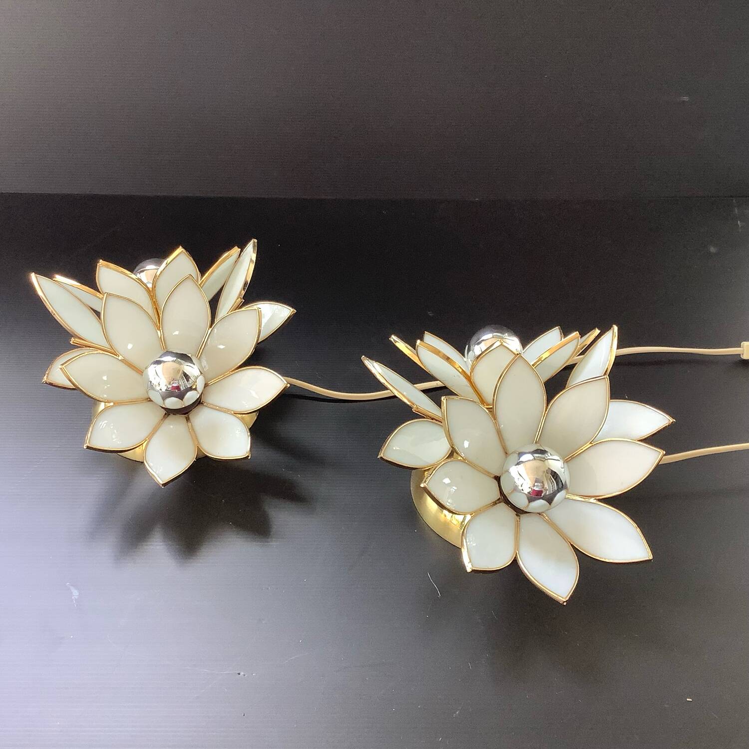 Pair of Hollywood Regency flower sconces in white glass and brass. Italy