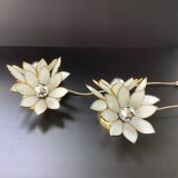 Pair of Hollywood Regency flower sconces in white glass and brass. Italy
