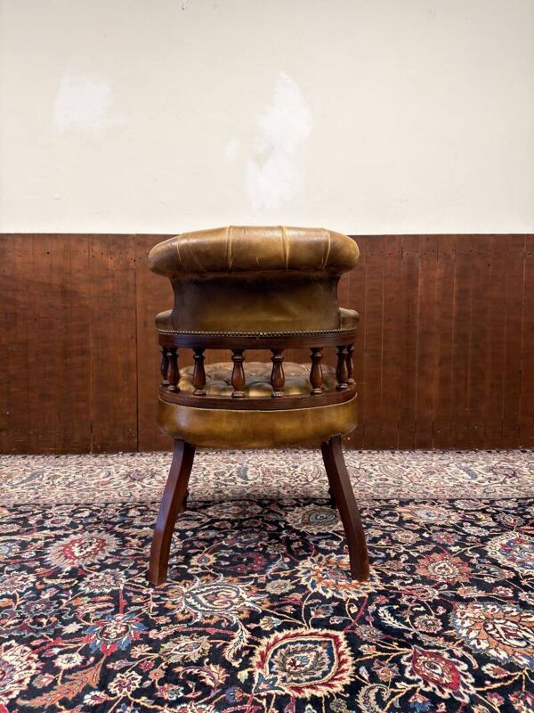 Fauteuil Chesterfield anglais classique