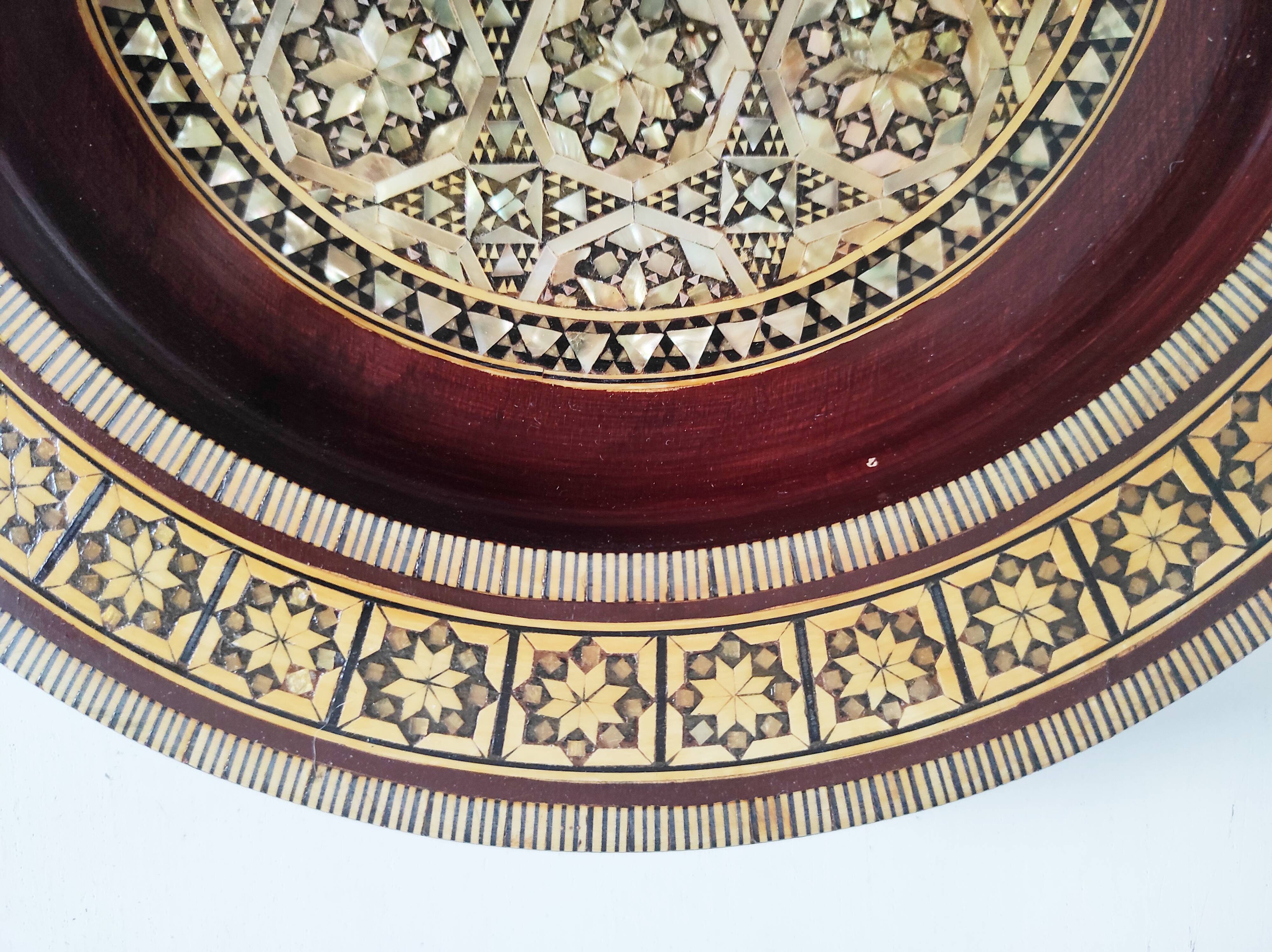 Wooden pocket emptier with mother-of-pearl marquetry