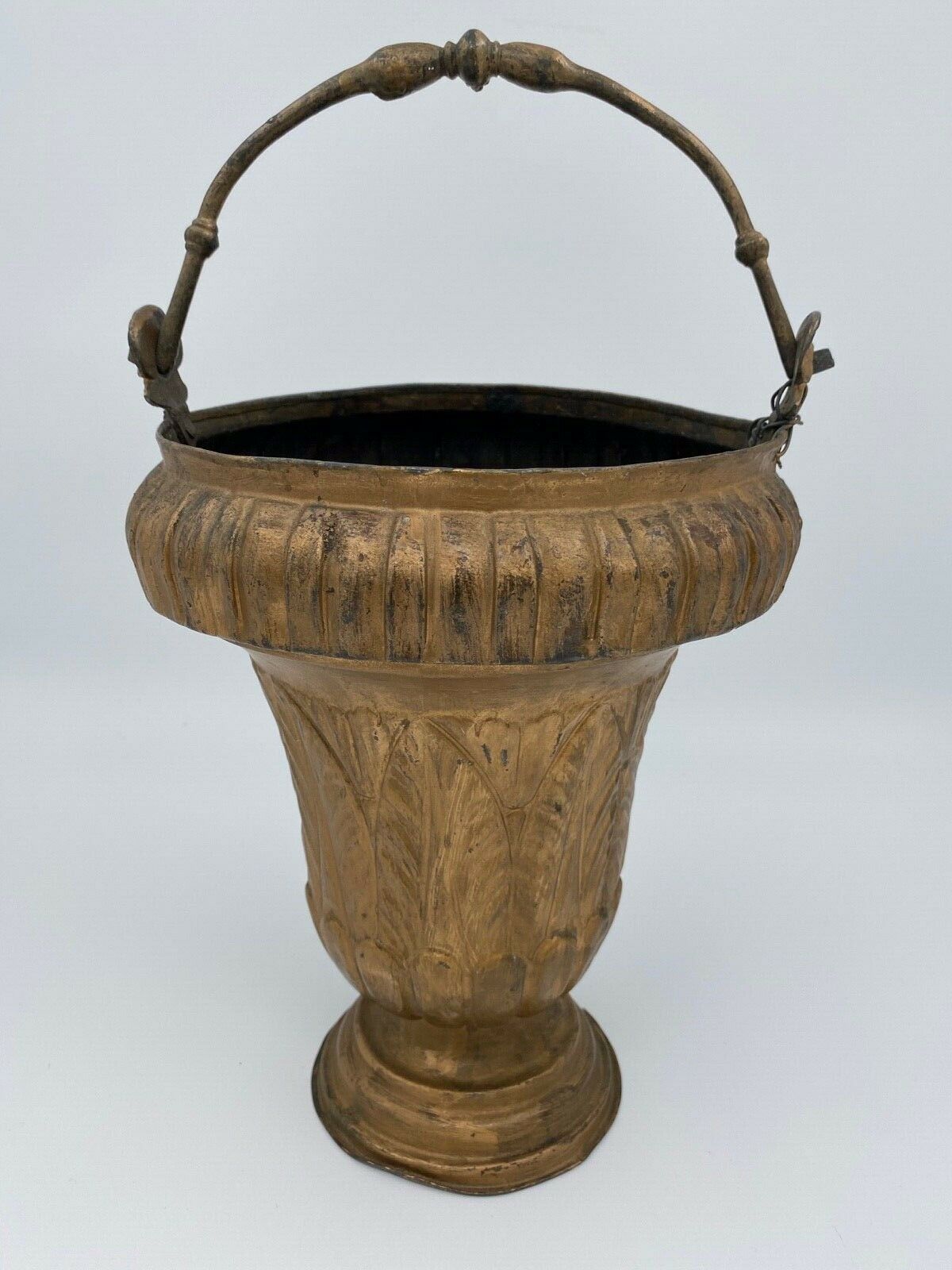 Bucket in metal XIX eme gold enhancer palmettes grande decoration