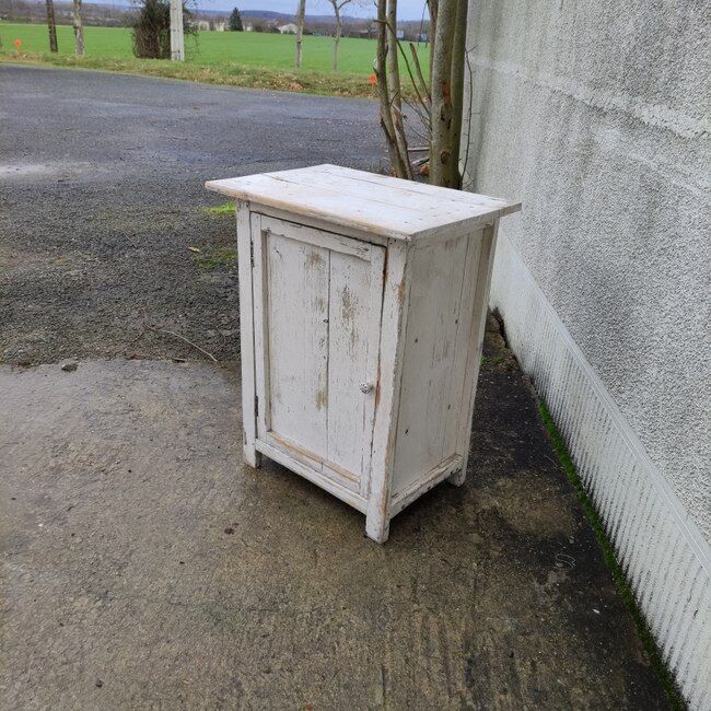 White Parisian buffet