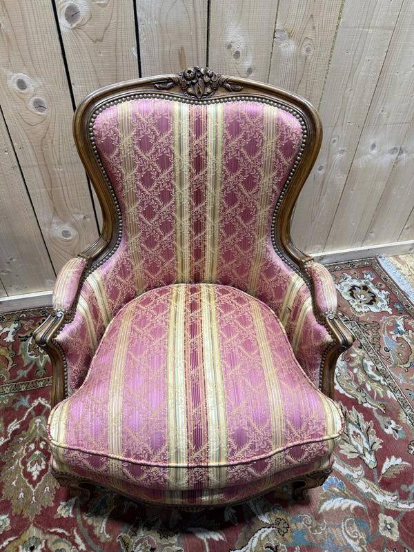 Paire de fauteuils - bergères de style Louis XV en soierie