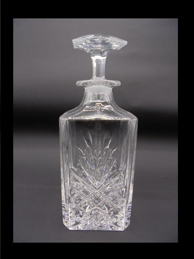 Pineapple pattern whiskey decanter