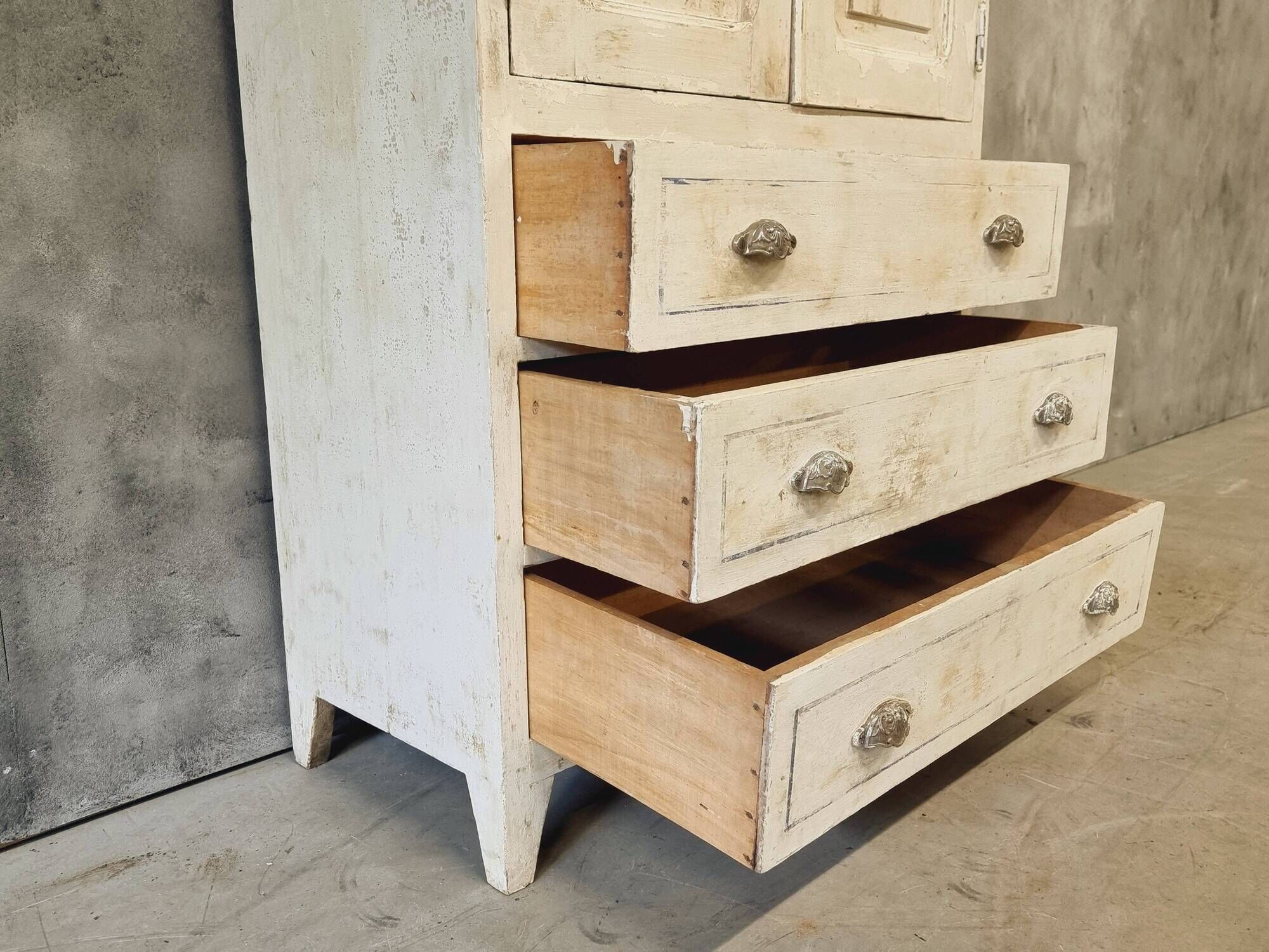 Armoire ancienne française brocante blanche avec tiroirs 83x148 cm