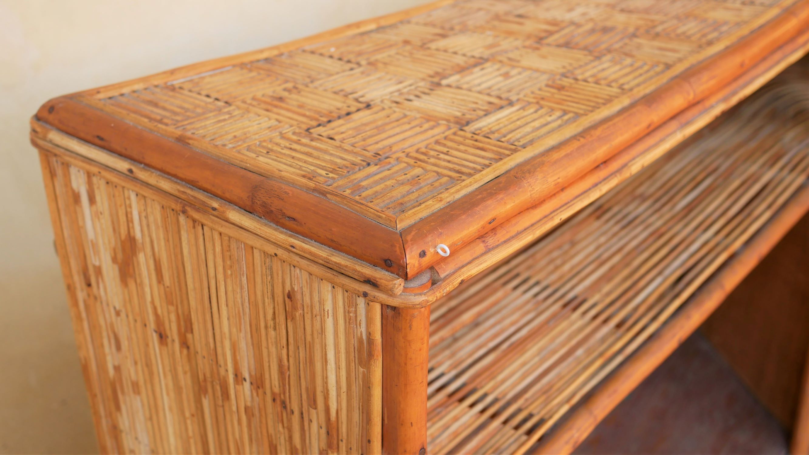 Rattan bar with 3 vintage stools